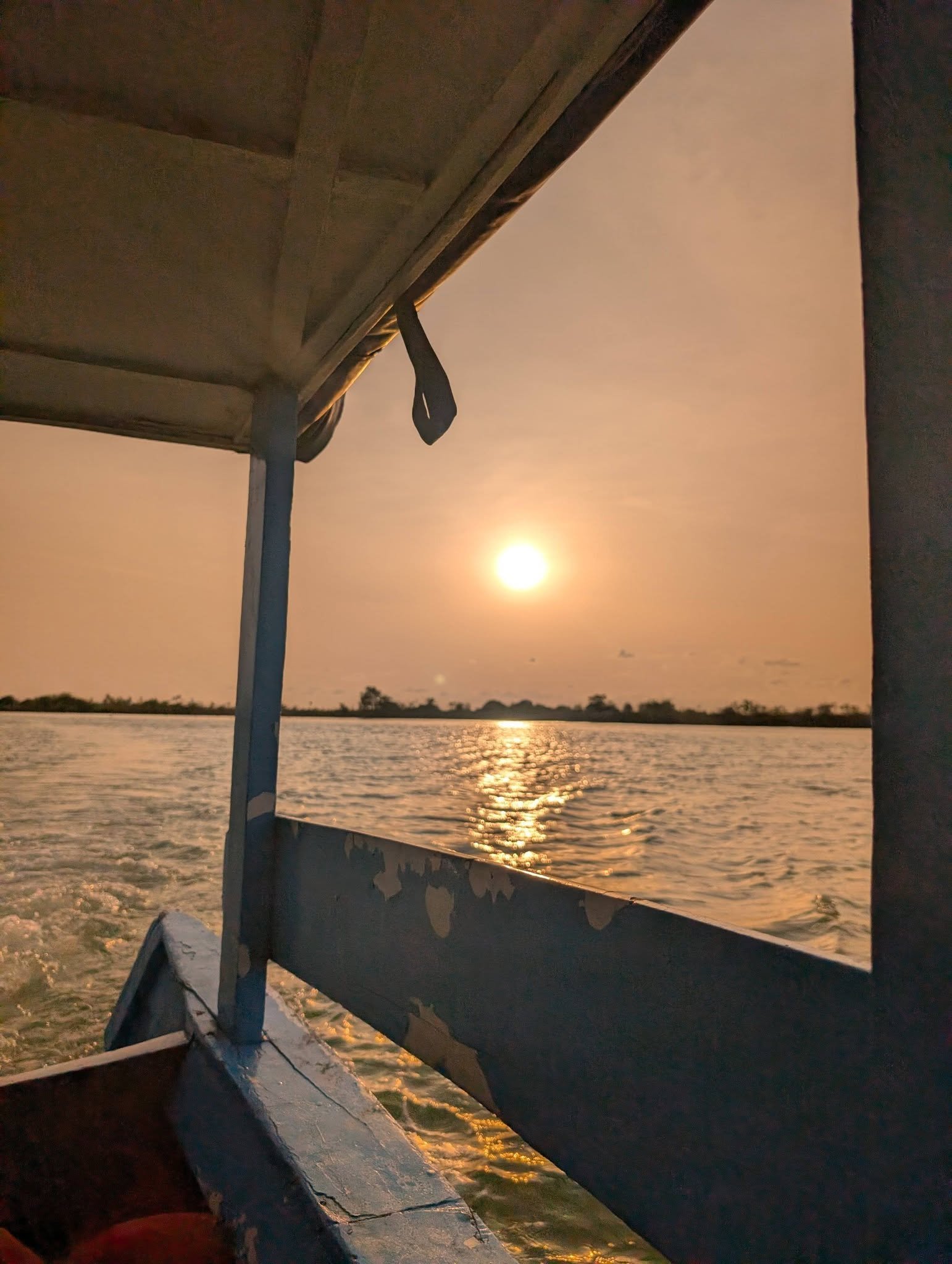 Coucher de soleil sur l'eau